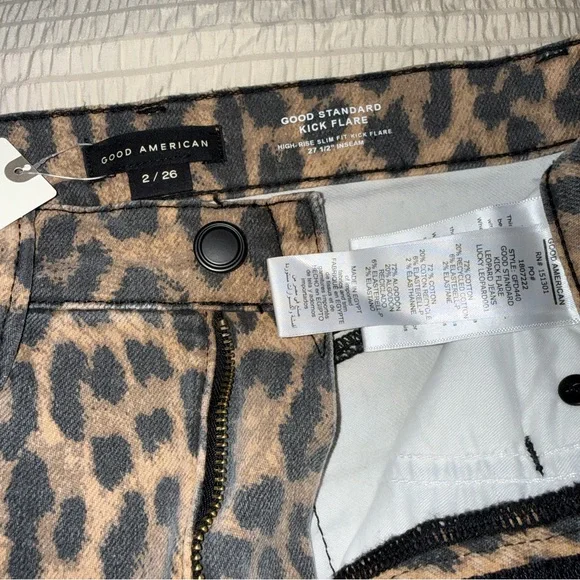 NWT Good American Leopard Kick Flare Jeans 26 - Picture 5 of 5